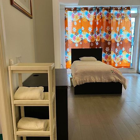 Cozy Holiday Home Τορόντο Εξωτερικό φωτογραφία